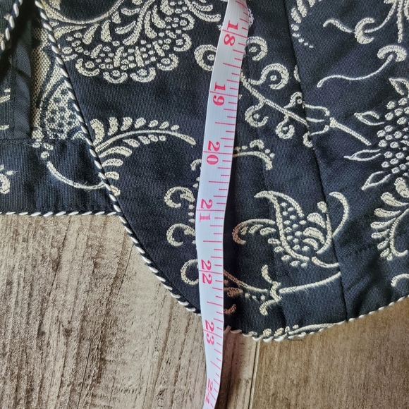 CAbi Eliza Tapestry Brocade Embroidered Black and Cream Jacket Blazer Size 2 EUC - Picture 4 of 16